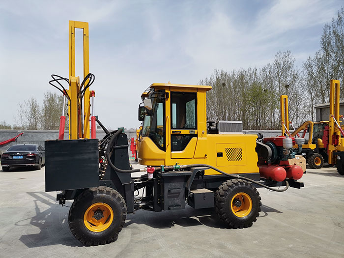 公路護(hù)欄打樁機(jī)哪的好